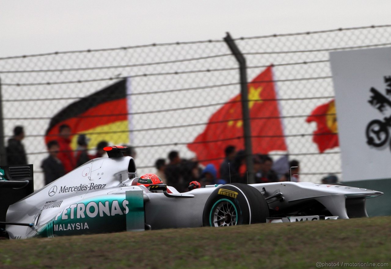 GP CINA, 16.04.2011- Qualifiche, Michael Schumacher (GER), Mercedes GP Petronas F1 Team, MGP W02