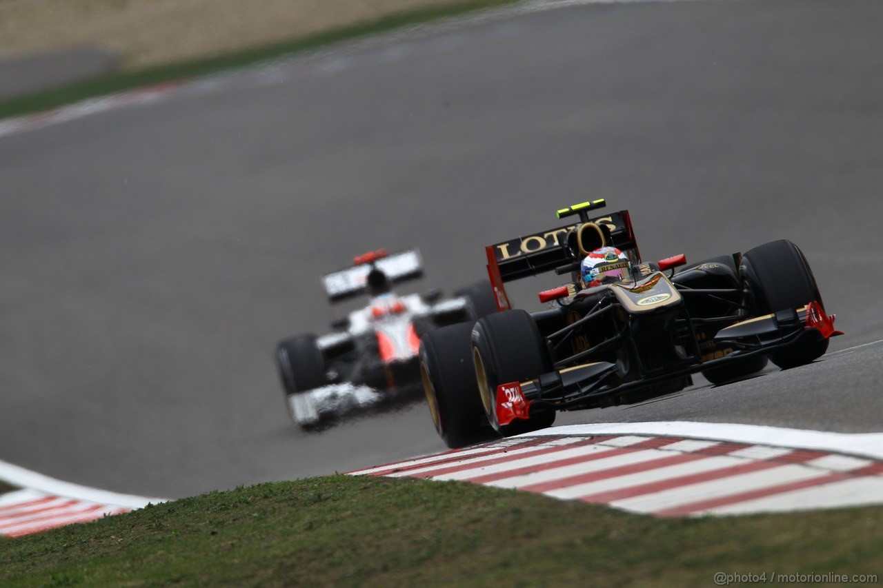 GP CINA, 16.04.2011- Qualifiche, Vitaly Petrov (RUS), Lotus Renault GP, R31 