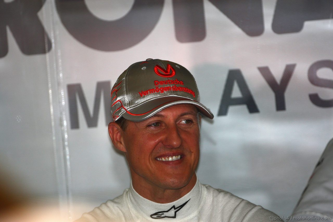 GP CINA, 15.04.2011- Michael Schumacher (GER), Mercedes GP Petronas F1 Team, MGP W02