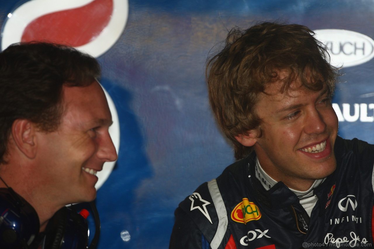 GP CINA, 15.04.2011- Sebastian Vettel (GER), Red Bull Racing, RB7 e Christian Horner (GBR), Red Bull Racing, Sporting Director 