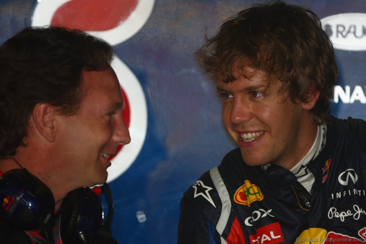 GP CINA, 15.04.2011- Sebastian Vettel (GER), Red Bull Racing, RB7 e Christian Horner (GBR), Red Bull Racing, Sporting Director 