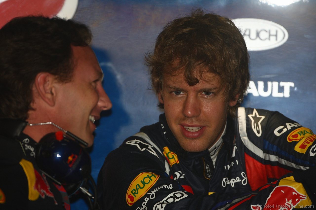 GP CINA, 15.04.2011- Prove Libere 1, Venerdi', Sebastian Vettel (GER), Red Bull Racing, RB7 e Christian Horner (GBR), Red Bull Racing, Sporting Director
