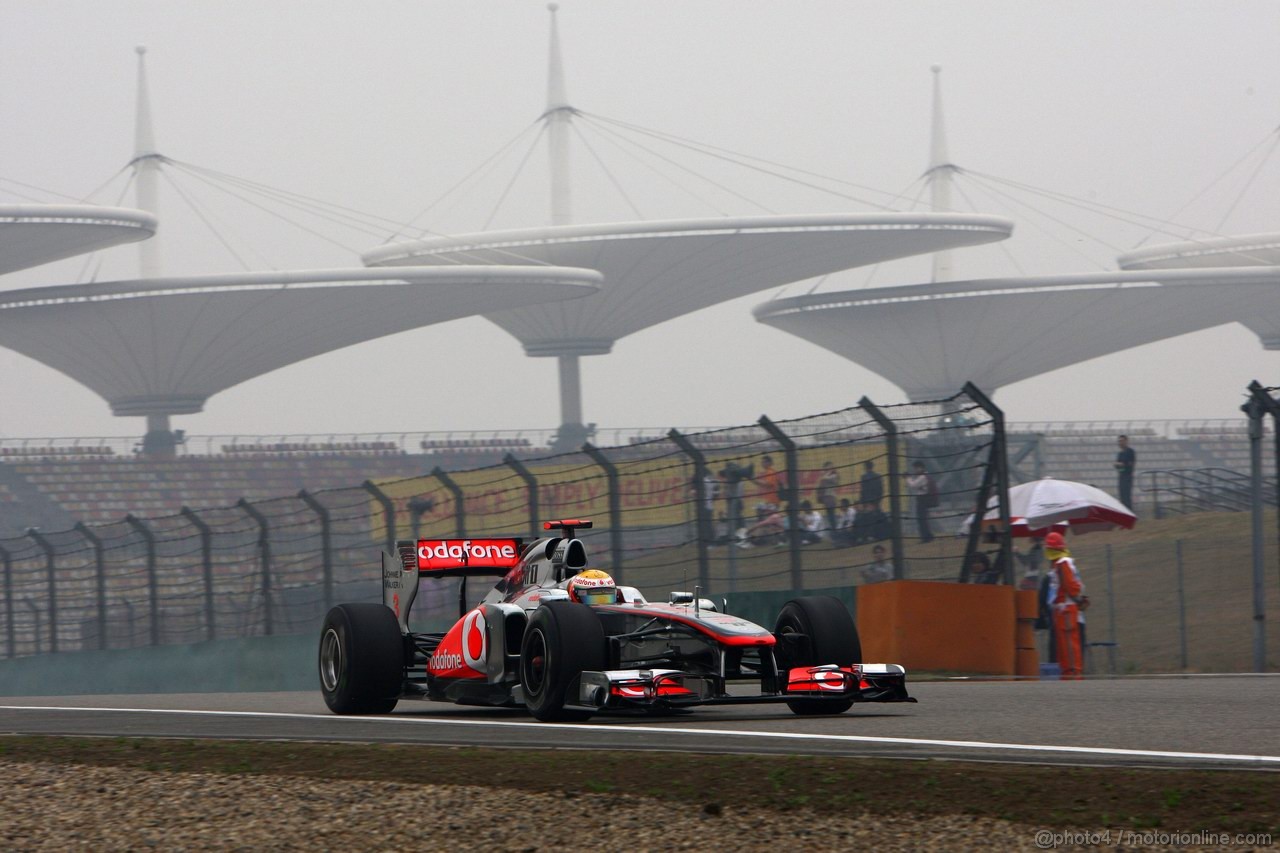GP CINA, 15.04.2011- Prove Libere 1, Venerdi', Lewis Hamilton (GBR), McLaren  Mercedes, MP4-26 