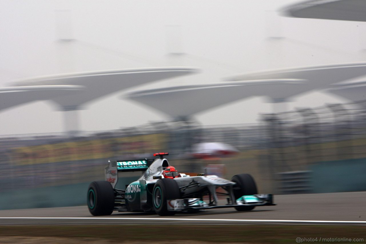 GP CINA, 15.04.2011- Prove Libere 1, Venerdi', Michael Schumacher (GER), Mercedes GP Petronas F1 Team, MGP W02 