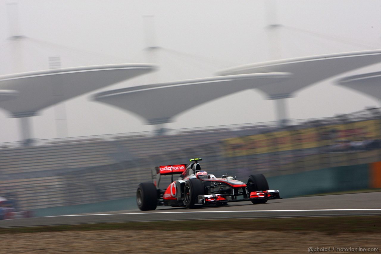GP CINA, 15.04.2011- Prove Libere 1, Venerdi', Jenson Button (GBR), McLaren  Mercedes, MP4-26 