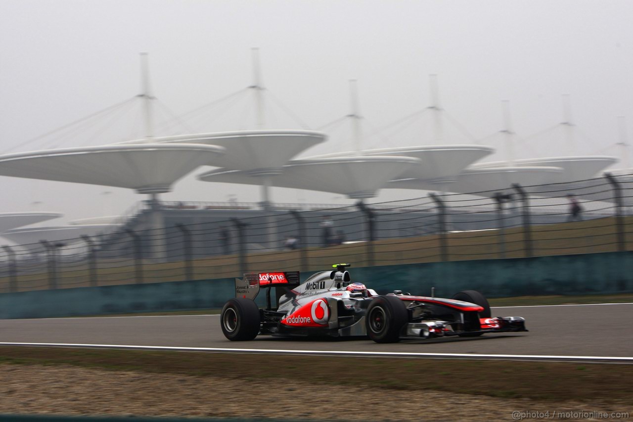 GP CINA, 15.04.2011- Prove Libere 1, Venerdi', Jenson Button (GBR), McLaren Mercedes, MP4-26