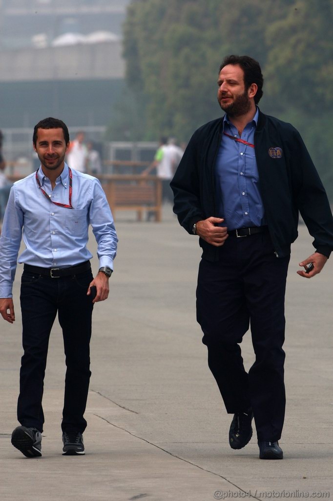 GP CINA, 15.04.2011- Prove Libere 1, Venerdi', Nicola Todt (FRA), Manager di Felipe Massa e Matteo Bonciani (ITA), F1 Head of Communications
