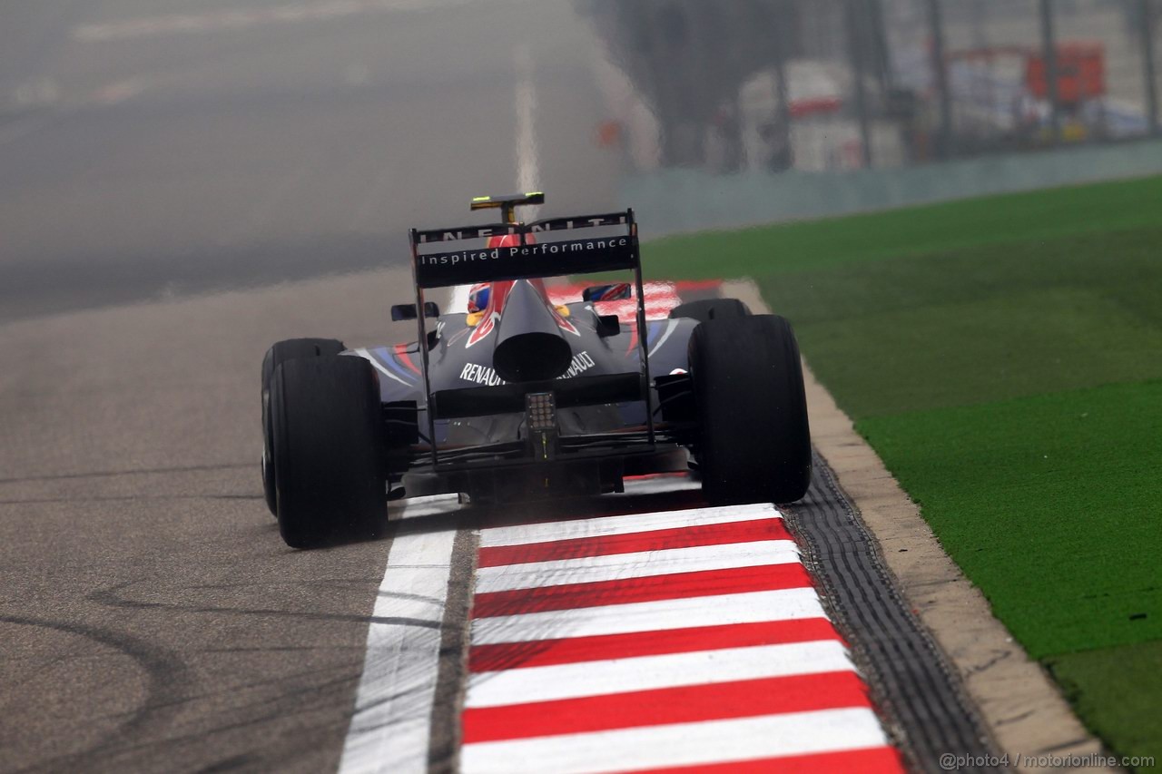 GP CINA, 15.04.2011- Prove Libere 1, Venerdi', Mark Webber (AUS), Red Bull Racing, RB7 