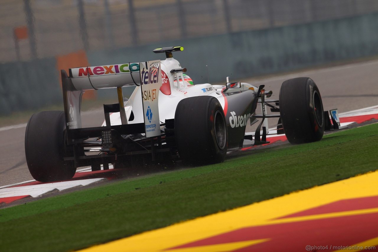 GP CINA, 15.04.2011- Prove Libere 1, Venerdi', Sergio Pérez (MEX), Sauber F1 Team C30 