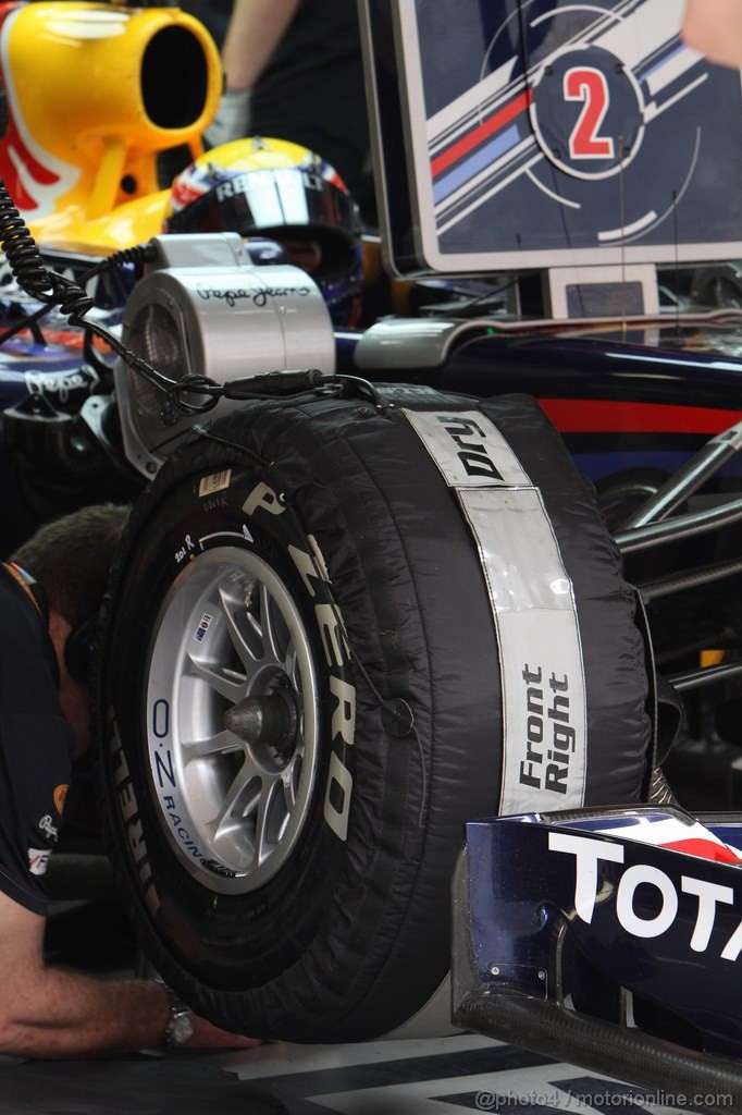 GP CINA, 15.04.2011- Prove Libere 1, Venerdi', Mark Webber (AUS), Red Bull Racing, RB7