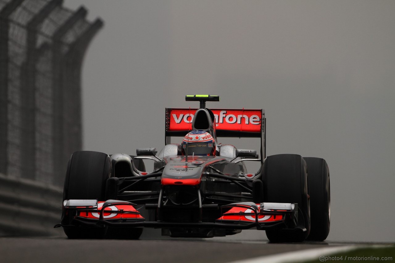 GP CINA, 15.04.2011- Prove Libere 1, Venerdi', Jenson Button (GBR), McLaren Mercedes, MP4-26