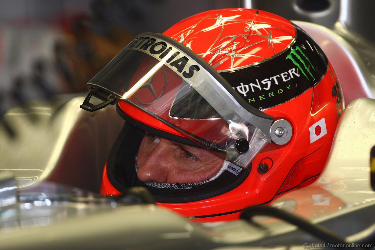 GP CINA, 15.04.2011- Prove Libere 2, Venerdi', Michael Schumacher (GER), Mercedes GP Petronas F1 Team, MGP W02