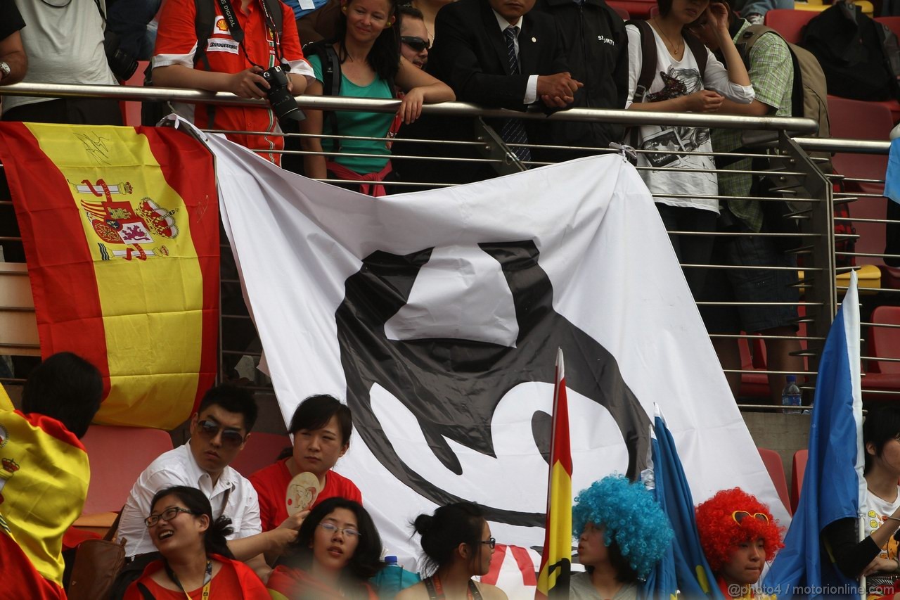 GP CINA, 15.04.2011- Prove Libere 2, Venerdi', Fans