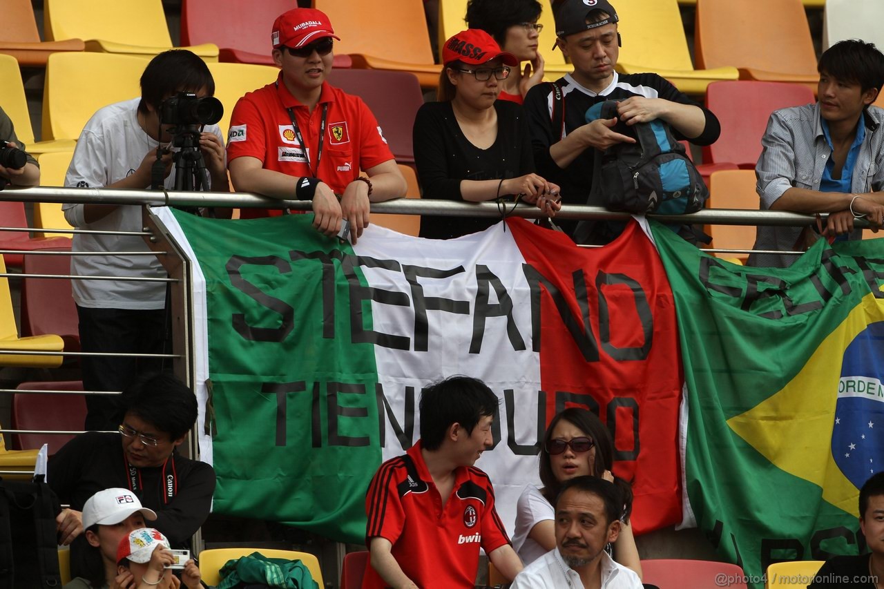 GP CINA, 15.04.2011- Prove Libere 2, Venerdi', Fans