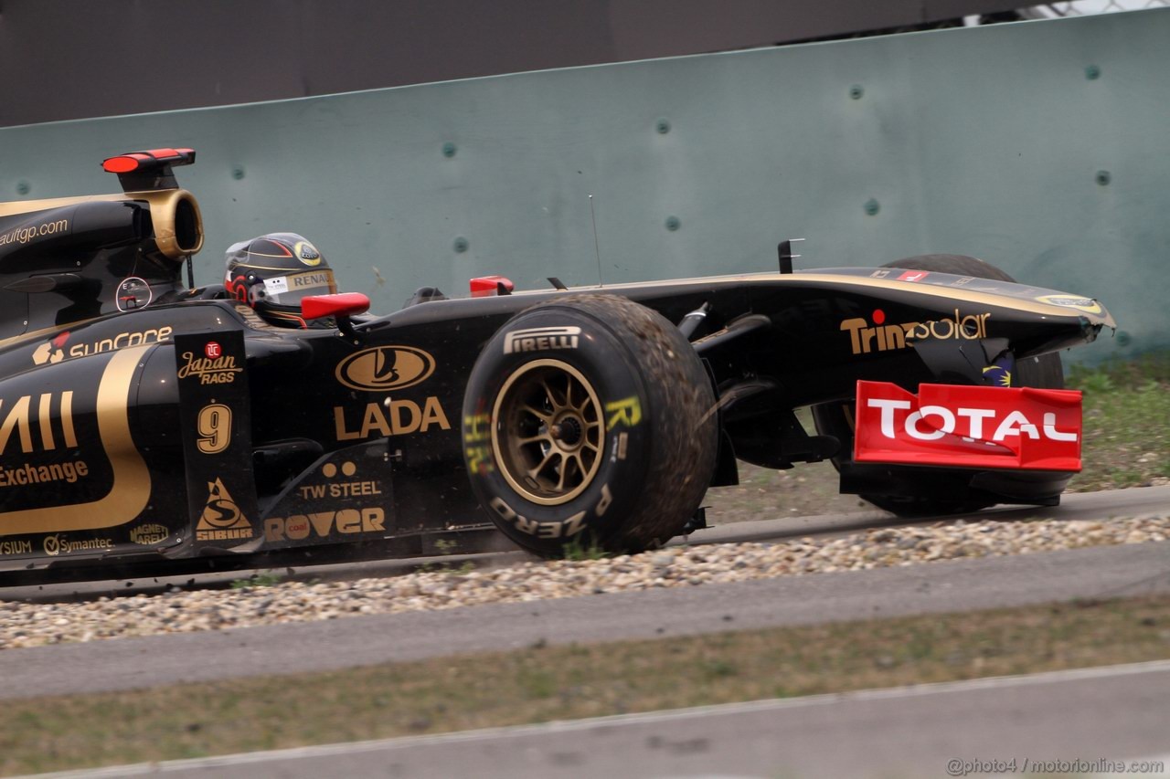 GP CINA, 15.04.2011- Prove Libere 2, Venerdi', Nick Heidfeld (GER) Lotus Renault GP R31, off track
