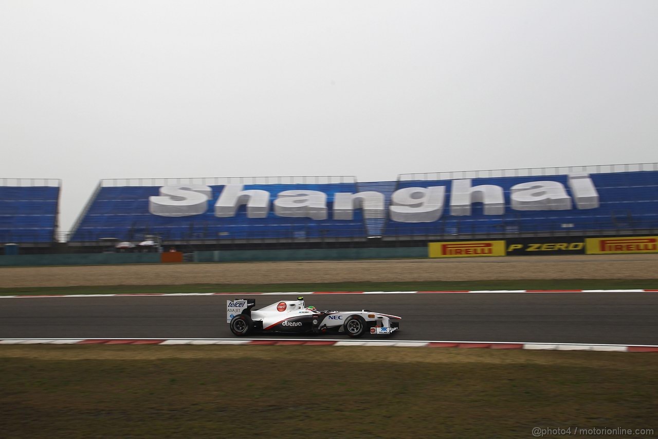 GP CINA, 15.04.2011- Prove Libere 2, Venerdi', Sergio Pérez (MEX), Sauber F1 Team C30 