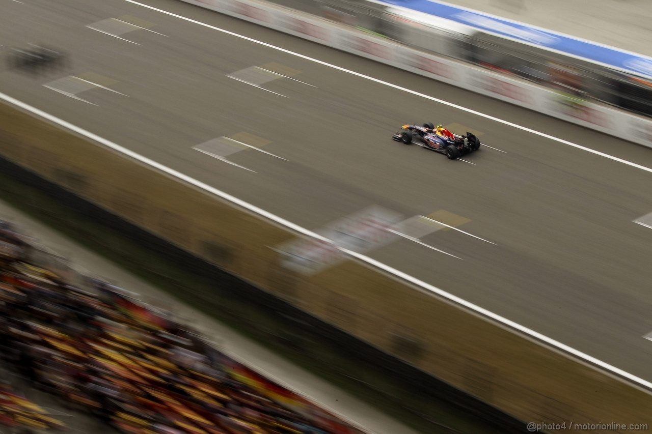 GP CINA, 15.04.2011- Prove Libere 2, Venerdi', Mark Webber (AUS), Red Bull Racing, RB7 