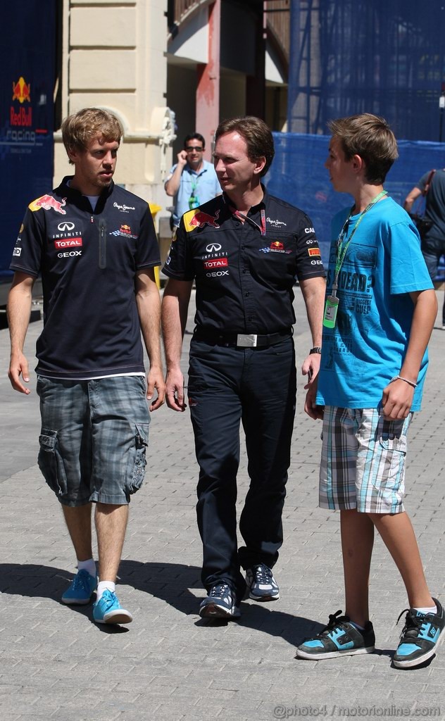 GP EUROPA, 26.06.2011- Sebastian Vettel (GER), Red Bull Racing, RB7 e Christian Horner (GBR), Red Bull Racing, Sporting Director 