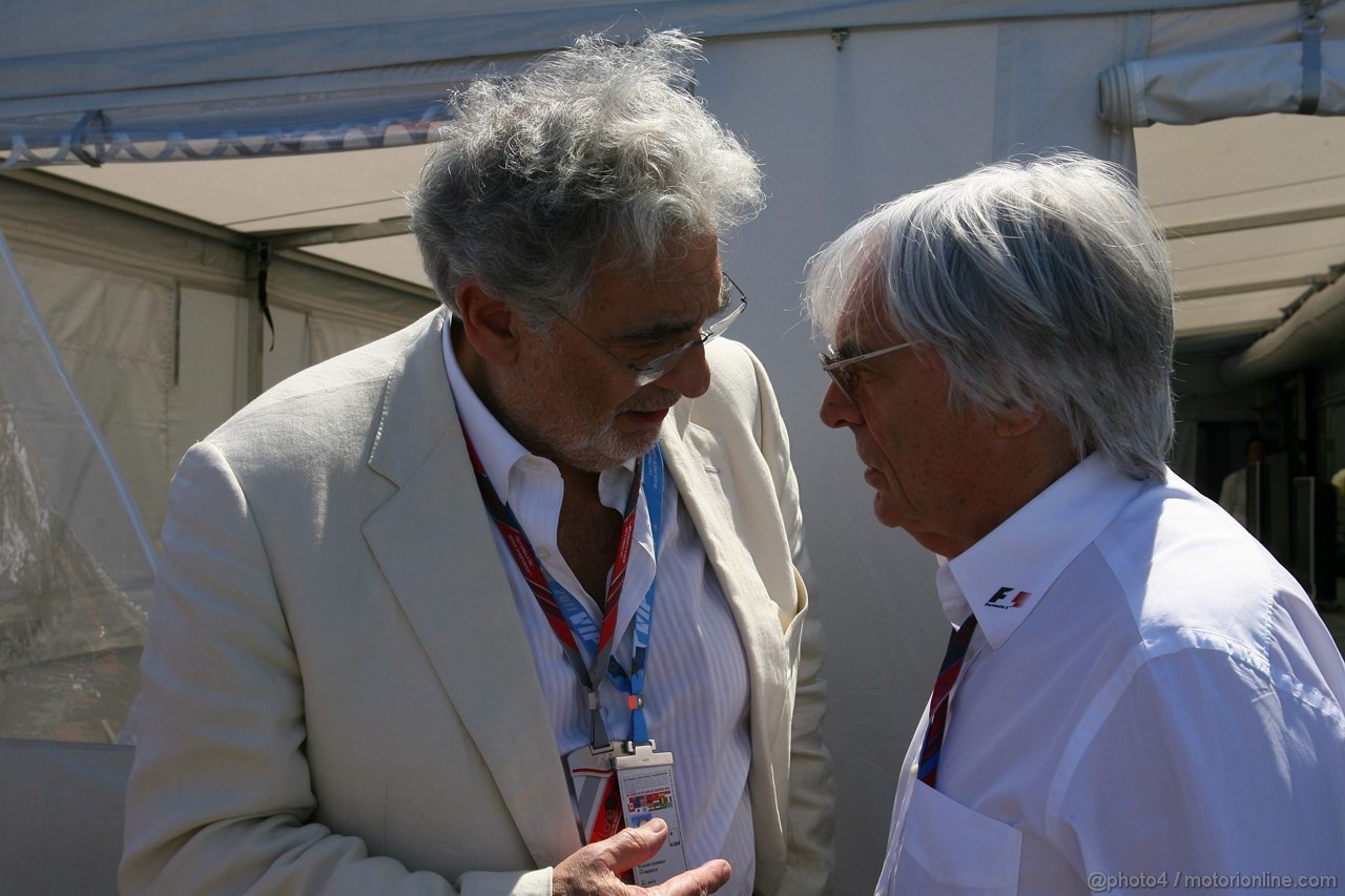 GP EUROPA, 26.06.2011- Placido Domingo (ESP), Tenor e Bernie Ecclestone (GBR), President e CEO of Formula One Management  