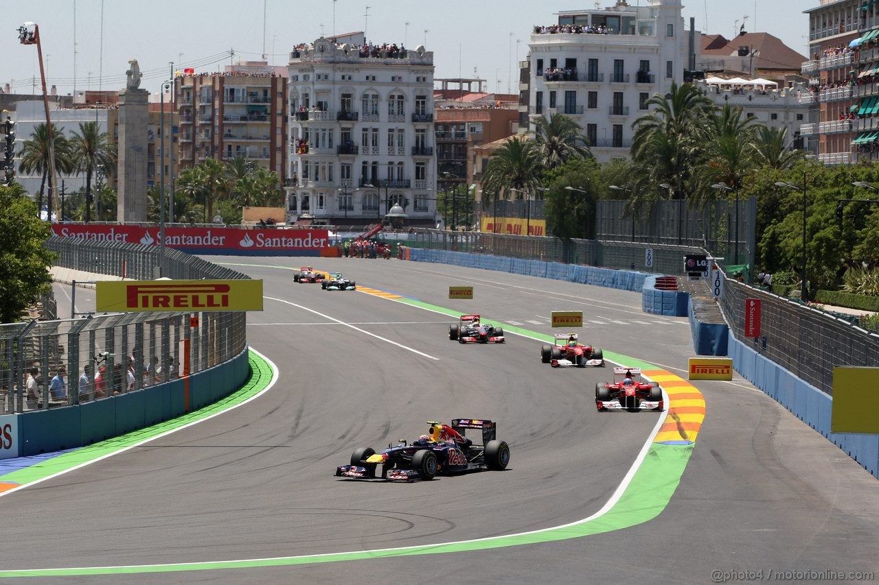 GP EUROPA, 26.06.2011- Gara, Mark Webber (AUS), Red Bull Racing, RB7 davanti a Fernando Alonso (ESP), Ferrari, F-150 Italia 