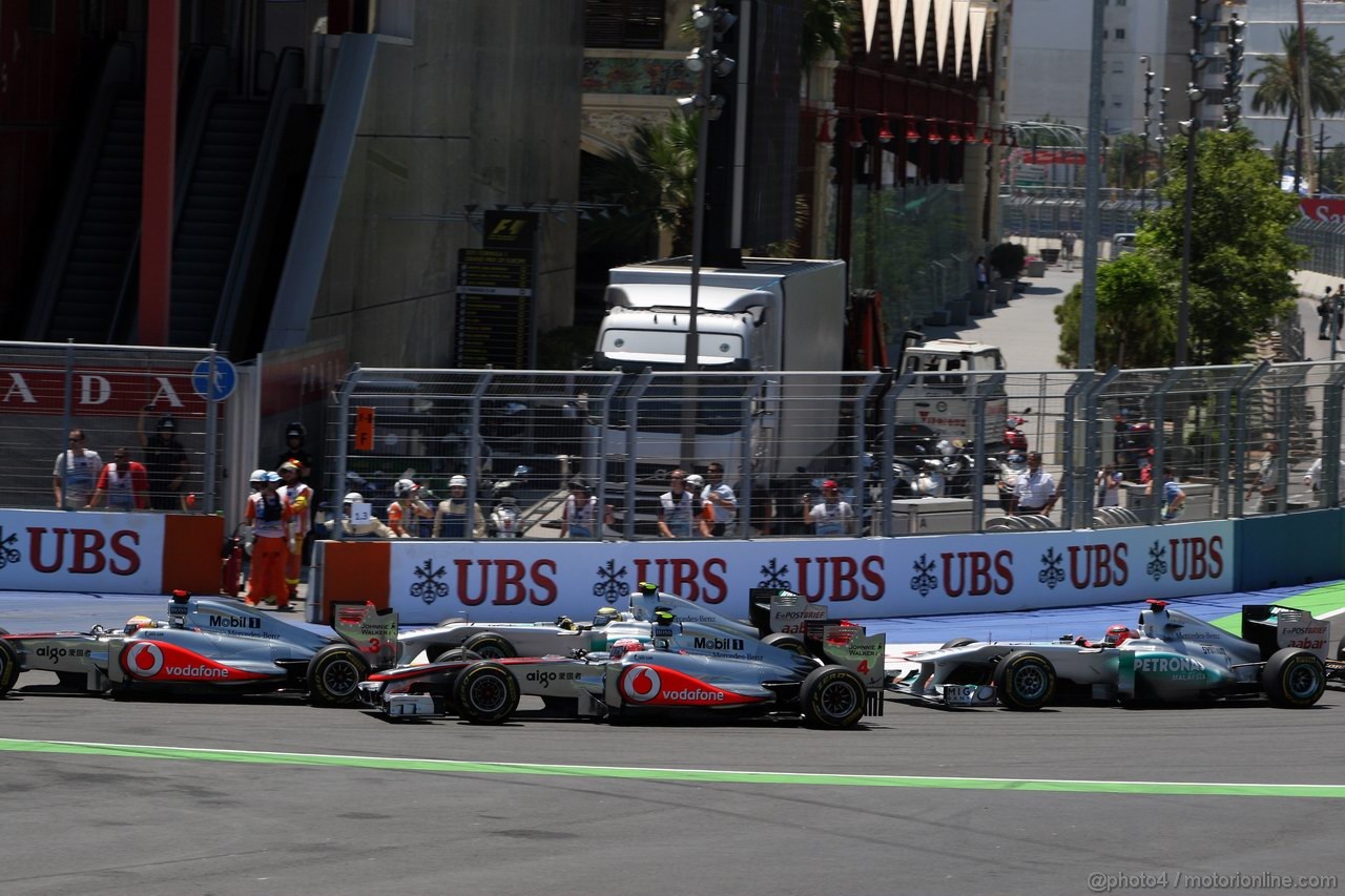 GP EUROPA, 26.06.2011- Gara, Lewis Hamilton (GBR), McLaren  Mercedes, MP4-26 davanti a Jenson Button (GBR), McLaren  Mercedes, MP4-26, Nico Rosberg (GER), Mercedes GP Petronas F1 Team, MGP W02 e Michael Schumacher (GER), Mercedes GP Petronas F1 Team, MGP W02 