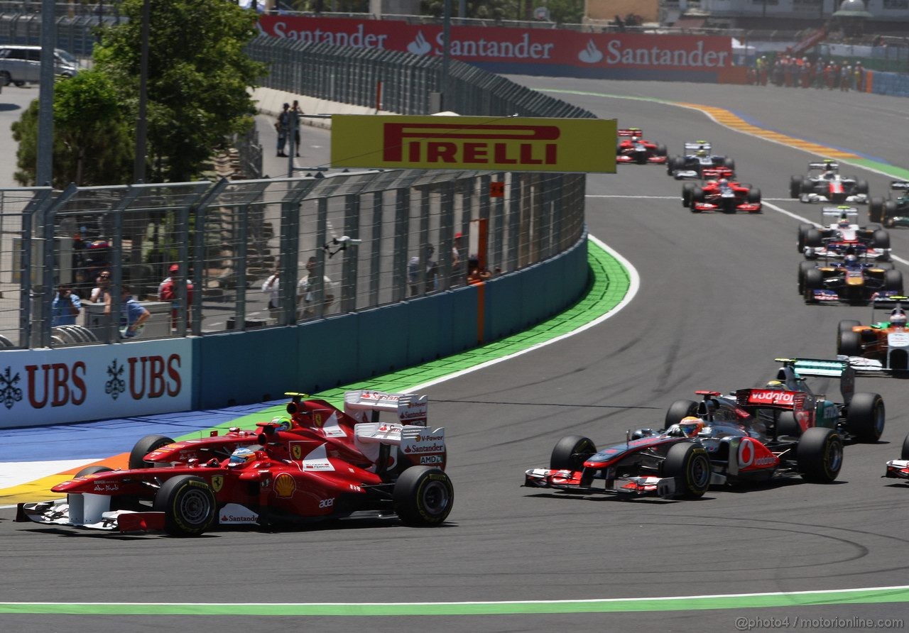 GP EUROPA, 26.06.2011- Gara, Start, Fernando Alonso (ESP), Ferrari, F-150 Italia e Felipe Massa (BRA), Ferrari, F-150 Italia 