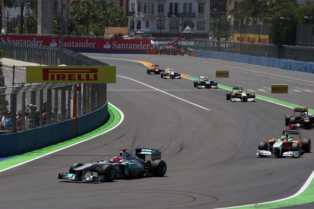 GP EUROPA, 26.06.2011- Gara, Michael Schumacher (GER), Mercedes GP Petronas F1 Team, MGP W02 davanti a Adrian Sutil (GER), Force India F1 Team, VJM04 