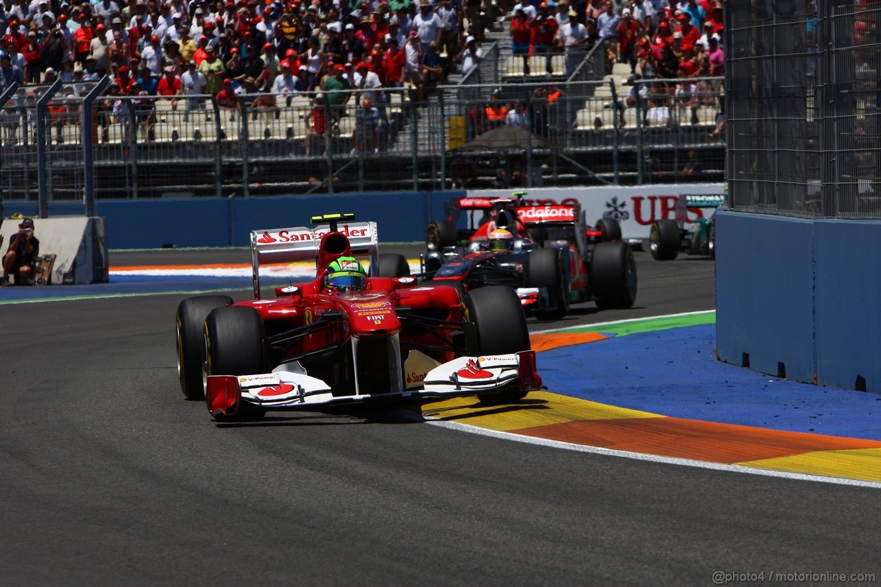 GP EUROPA, 26.06.2011- Gara, Felipe Massa (BRA), Ferrari, F-150 Italia davanti a Lewis Hamilton (GBR), McLaren  Mercedes, MP4-26 