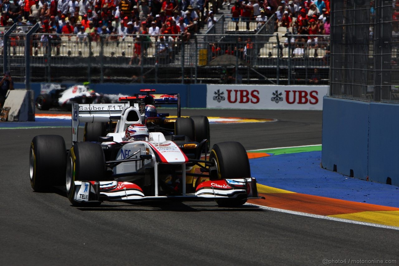 GP EUROPA, 26.06.2011- Gara, Kamui Kobayashi (JAP), Sauber F1 Team C30 davanti a Sébastien Buemi (SUI), Scuderia Toro Rosso, STR6 