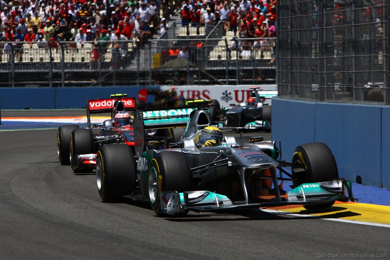 GP EUROPA, 26.06.2011- Gara, Nico Rosberg (GER), Mercedes GP Petronas F1 Team, MGP W02 davanti a Jenson Button (GBR), McLaren  Mercedes, MP4-26 