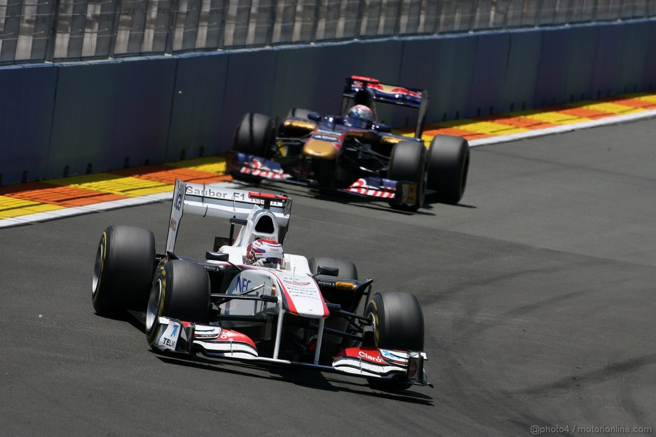 GP EUROPA, 26.06.2011- Gara, Kamui Kobayashi (JAP), Sauber F1 Team C30 davanti a Sébastien Buemi (SUI), Scuderia Toro Rosso, STR6 