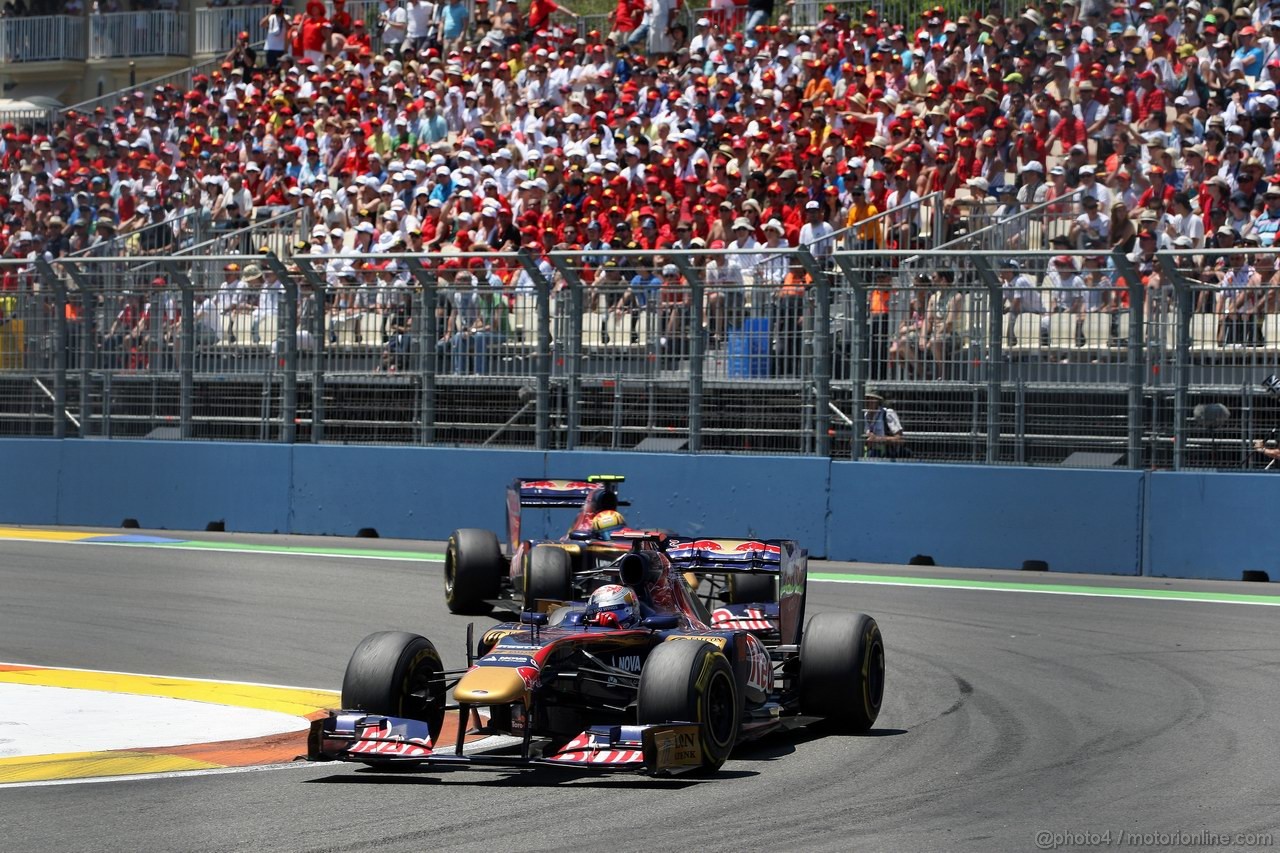 GP EUROPA, 26.06.2011- Gara, Sébastien Buemi (SUI), Scuderia Toro Rosso, STR6 davanti a Jaime Alguersuari (SPA), Scuderia Toro Rosso, STR6 