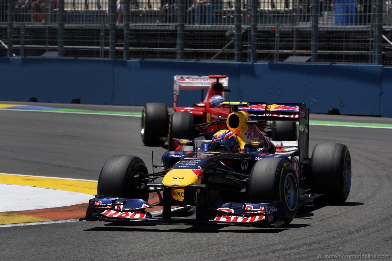 GP EUROPA, 26.06.2011- Gara, Mark Webber (AUS), Red Bull Racing, RB7 davanti a Fernando Alonso (ESP), Ferrari, F-150 Italia 