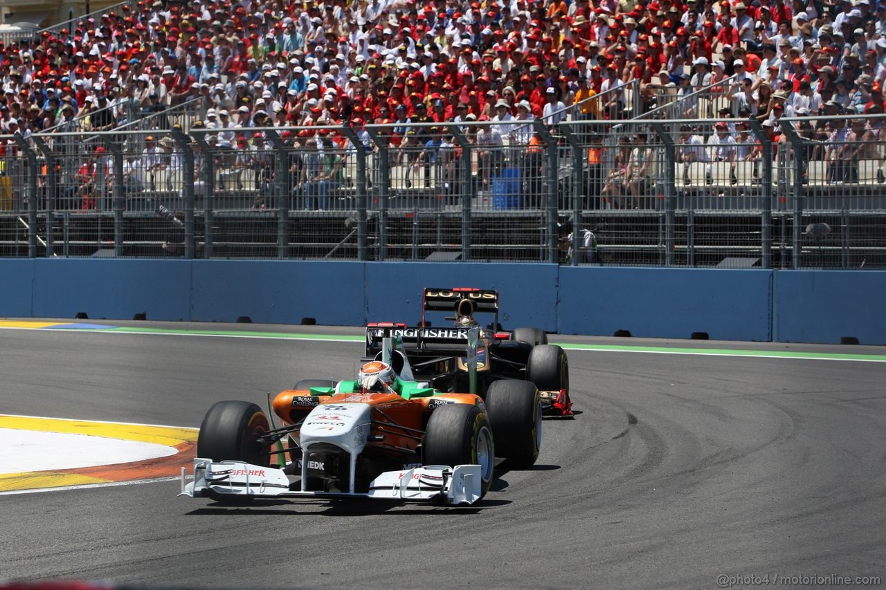 GP EUROPA, 26.06.2011- Gara, Adrian Sutil (GER), Force India F1 Team, VJM04 davanti a Nick Heidfeld (GER) Lotus Renault GP R31  