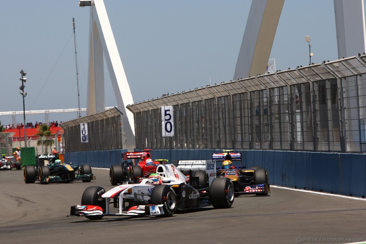 GP EUROPA, 26.06.2011- Gara, Sergio Pérez (MEX), Sauber F1 Team C30 davanti a Jaime Alguersuari (SPA), Scuderia Toro Rosso, STR6 