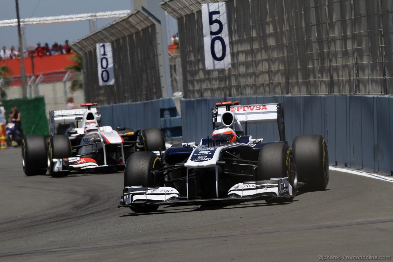 GP EUROPA, 26.06.2011- Gara, Rubens Barrichello (BRA), Williams FW33 davanti a Kamui Kobayashi (JAP), Sauber F1 Team C30 