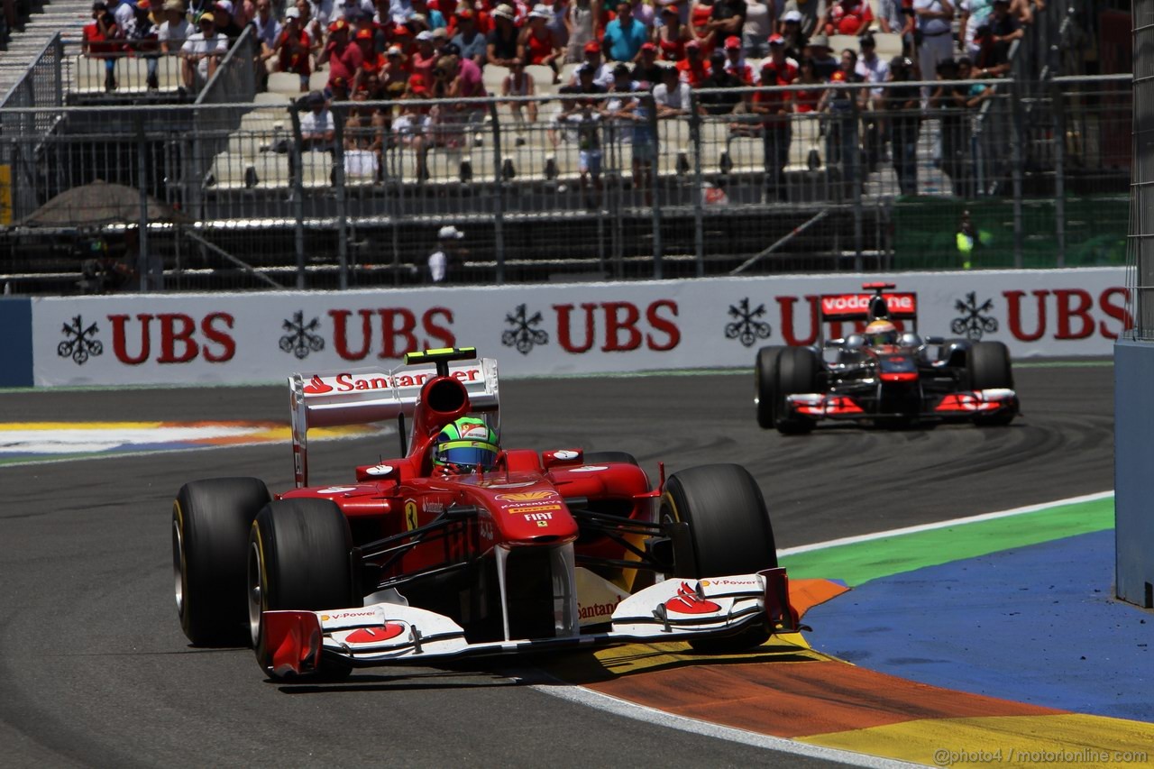 GP EUROPA, 26.06.2011- Gara, Felipe Massa (BRA), Ferrari, F-150 Italia davanti a Lewis Hamilton (GBR), McLaren  Mercedes, MP4-26 