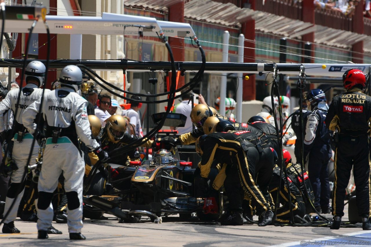 GP EUROPA, 26.06.2011- Gara, Pit Stop, Nick Heidfeld (GER) Lotus Renault GP R31  