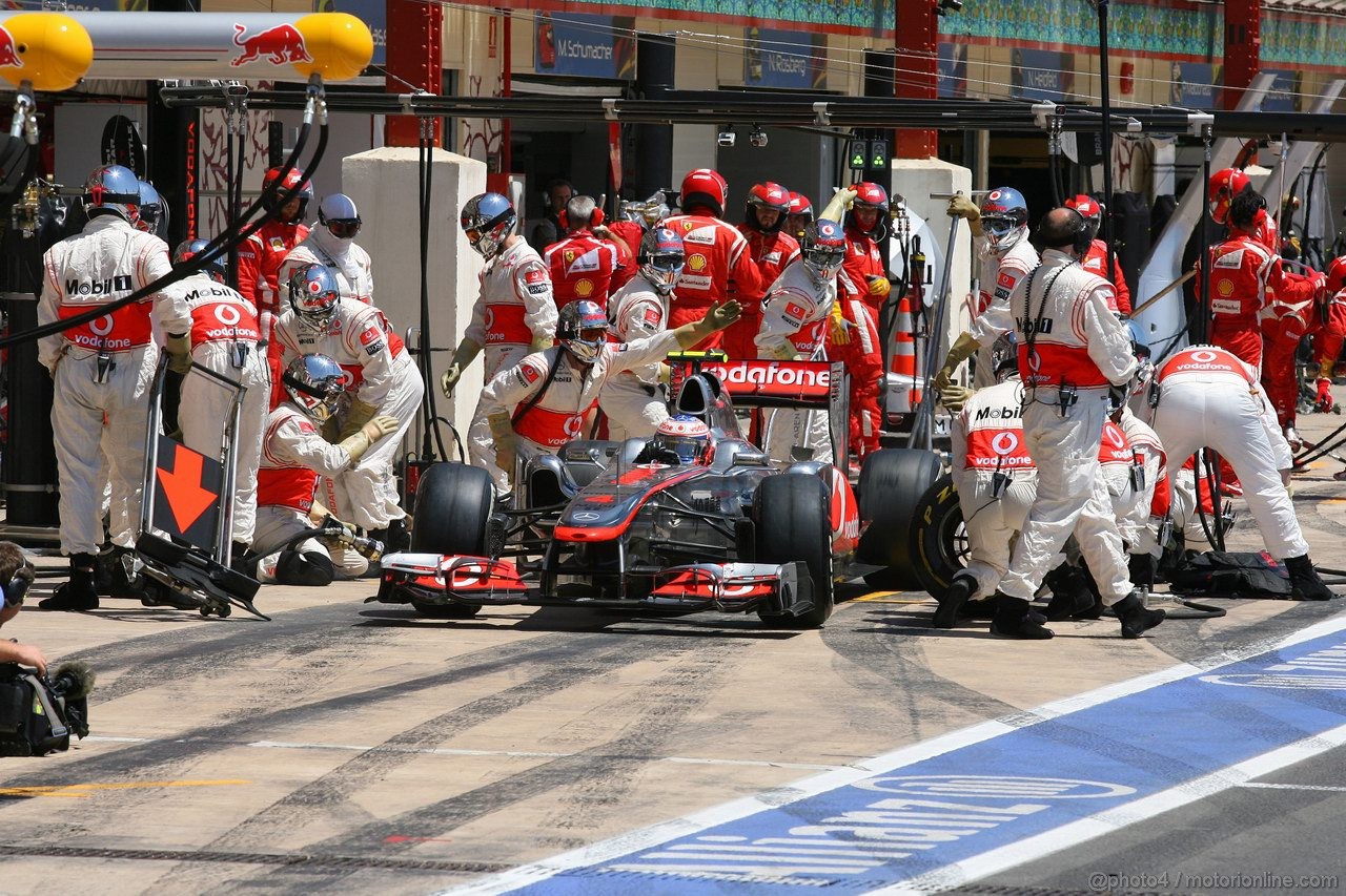 GP EUROPA, 26.06.2011- Gara, Pit Stop, Jenson Button (GBR), McLaren  Mercedes, MP4-26 