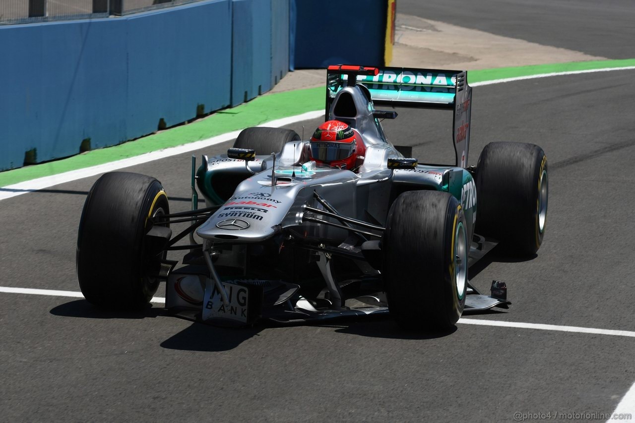 GP EUROPA, 26.06.2011- Gara, Michael Schumacher (GER), Mercedes GP Petronas F1 Team, MGP W02 crashed