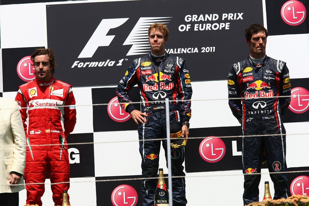 GP EUROPA, 26.06.2011- Gara, Sebastian Vettel (GER), Red Bull Racing, RB7 vincitore, Fernando Alonso (ESP), Ferrari, F-150 Italia secondo e Mark Webber (AUS), Red Bull Racing, RB7 terzo e Placido Domingo (ESP), Tenor