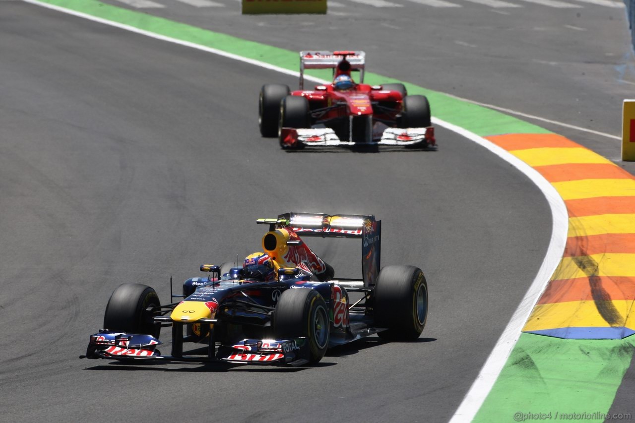 GP EUROPA, 26.06.2011- Gara, Mark Webber (AUS), Red Bull Racing, RB7 davanti a Fernando Alonso (ESP), Ferrari, F-150 Italia 