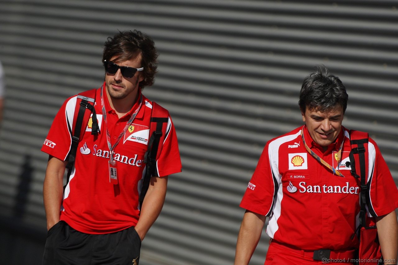 GP EUROPA, 25.06.2011- Fernando Alonso (ESP), Ferrari, F-150 Italia e Fabrizio Borra (ITA), physiotherapist of Fernando Alonso (ESP) 