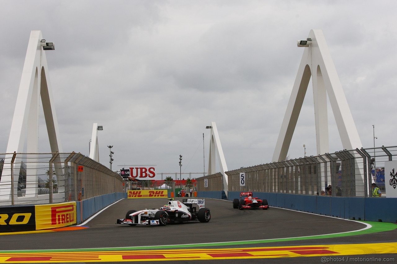 GP EUROPA, 24.06.2011- Prove Libere 1, Venerdi', Sergio Pérez (MEX), Sauber F1 Team C30 e Timo Glock (GER), Marussia Virgin Racing VR-02 