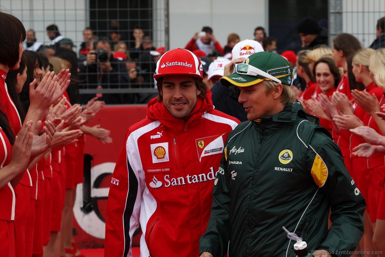 GP GERMANIA, 24.07.2011- Fernando Alonso (ESP), Ferrari, F-150 Italia e Heikki Kovalainen (FIN), Team Lotus, TL11 