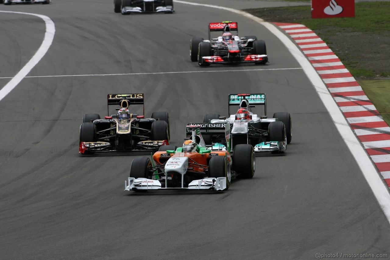 GP GERMANIA, 24.07.2011- Gara, Adrian Sutil (GER), Force India F1 Team, VJM04 davanti a Vitaly Petrov (RUS), Lotus Renault GP, R31 e Michael Schumacher (GER), Mercedes GP Petronas F1 Team, MGP W02 