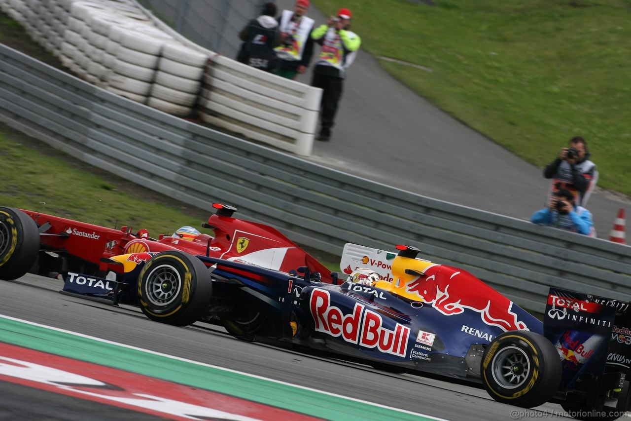 GP GERMANIA, 24.07.2011- Gara, Fernando Alonso (ESP), Ferrari, F-150 Italia e Sebastian Vettel (GER), Red Bull Racing, RB7 