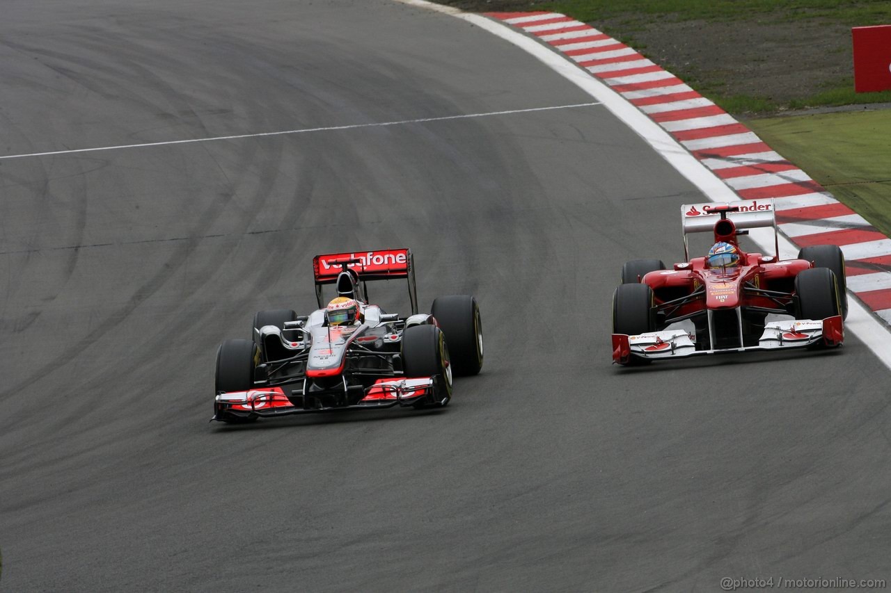 GP GERMANIA, 24.07.2011- Gara, Lewis Hamilton (GBR), McLaren  Mercedes, MP4-26 e Fernando Alonso (ESP), Ferrari, F-150 Italia 