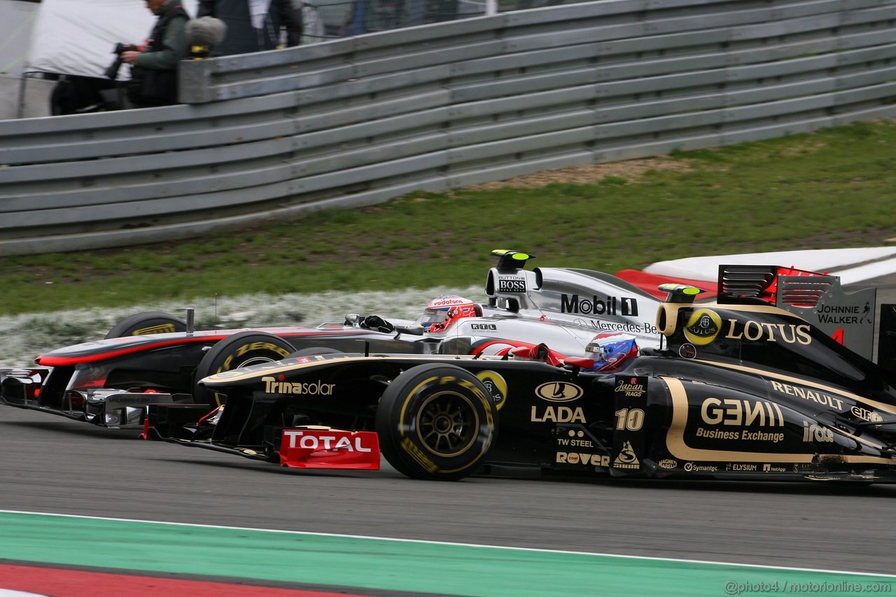 GP GERMANIA, 24.07.2011- Gara, Jenson Button (GBR), McLaren  Mercedes, MP4-26 e Vitaly Petrov (RUS), Lotus Renault GP, R31 