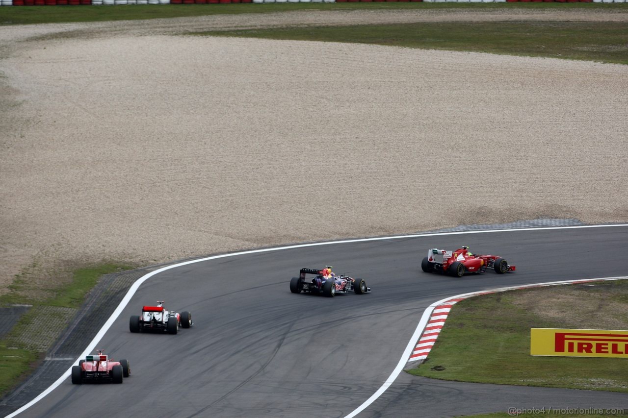 GP GERMANIA, 24.07.2011- Gara, Felipe Massa (BRA), Ferrari, F-150 Italia davanti a Mark Webber (AUS), Red Bull Racing, RB7 